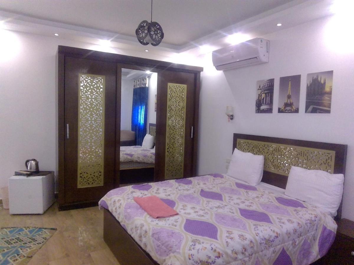 Zeina Pyramids View Guest house *